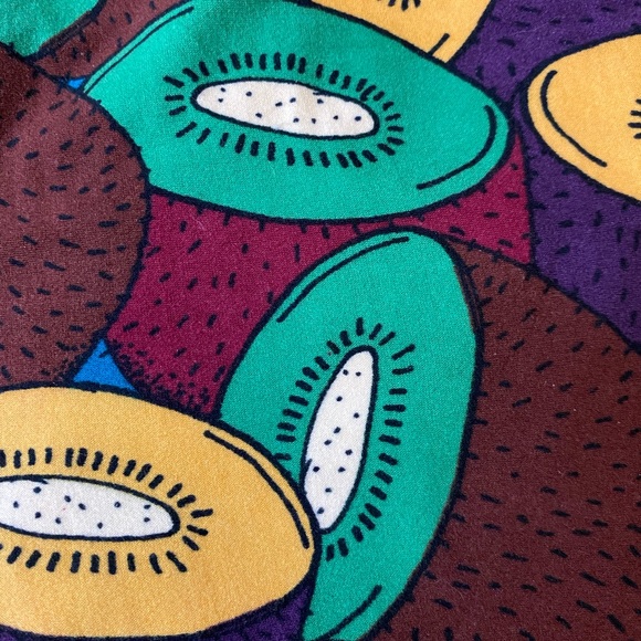 Kiwi 🥝 LuLaRoe leggings.  Size Tall & Curvy - Picture 3 of 3